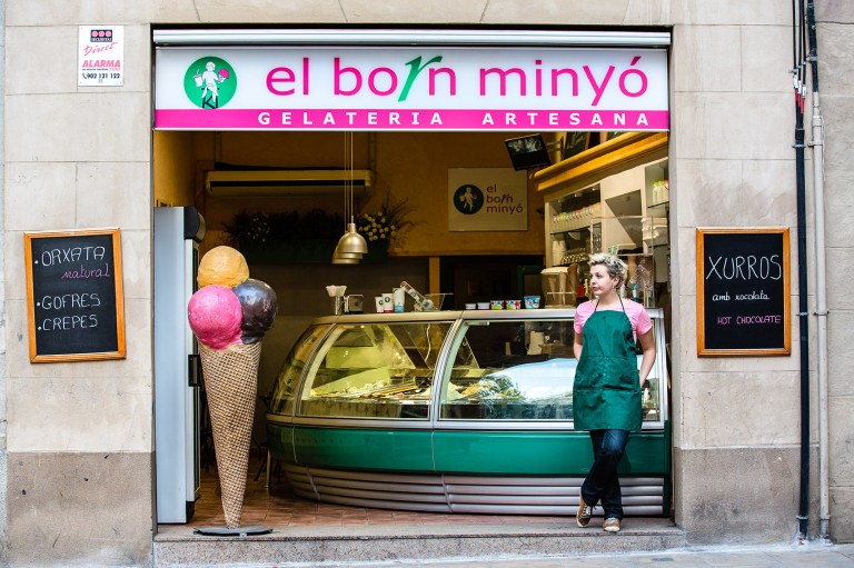 Barcelona shop front 2-2