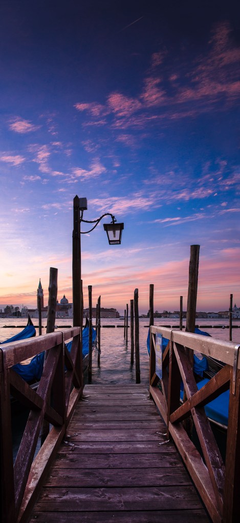 Gondola sunrise vertical complete 2