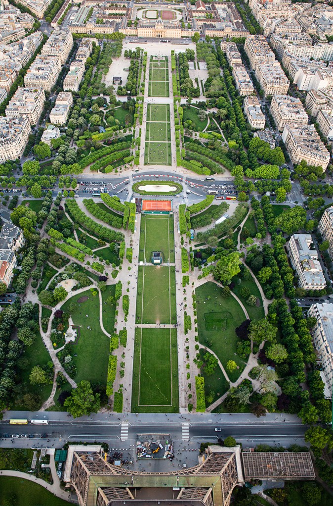 Eiffel tower top-10 lr