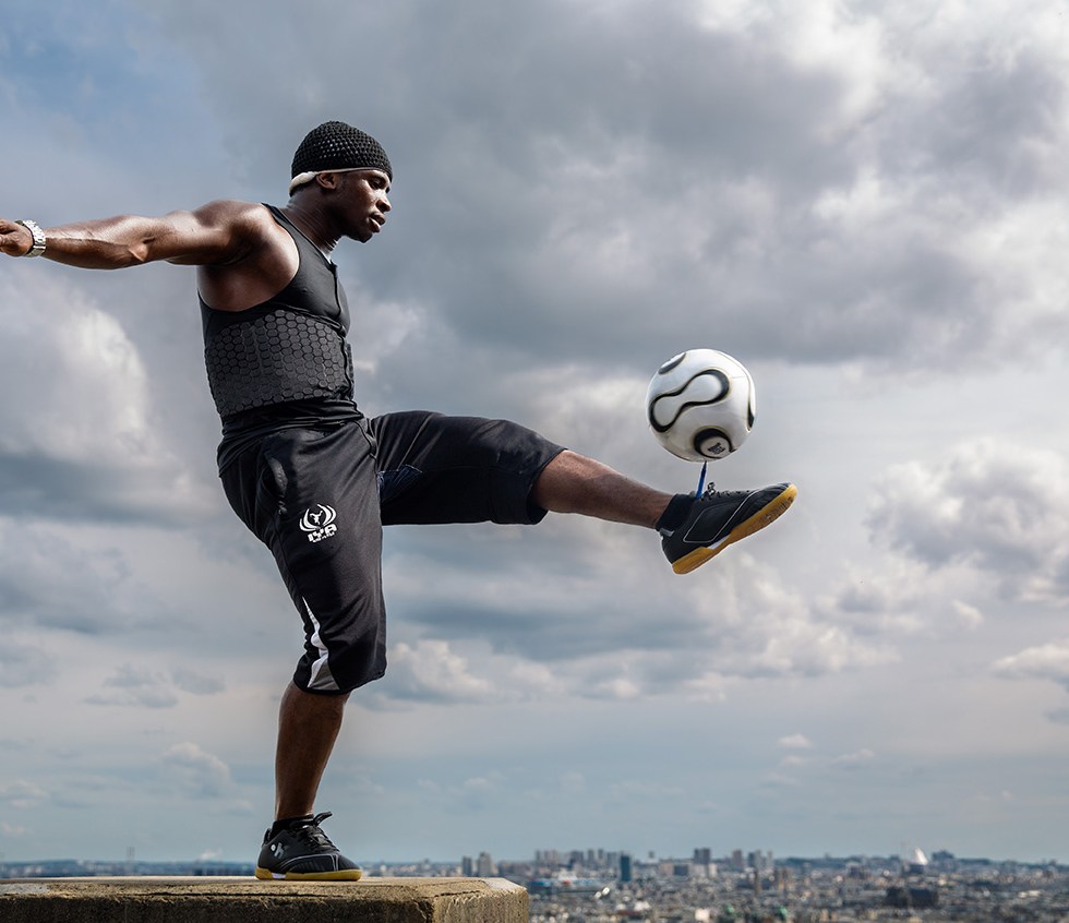 montmatre football street performer