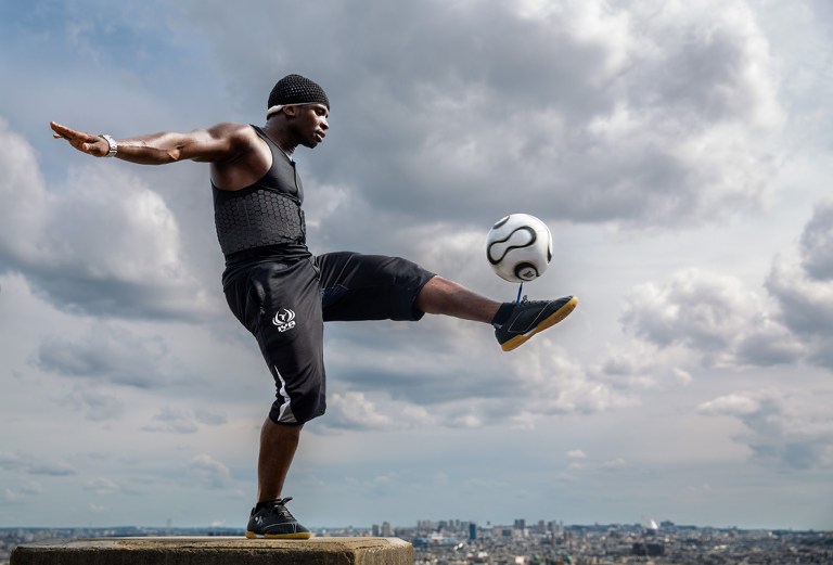 montmatre football street performer