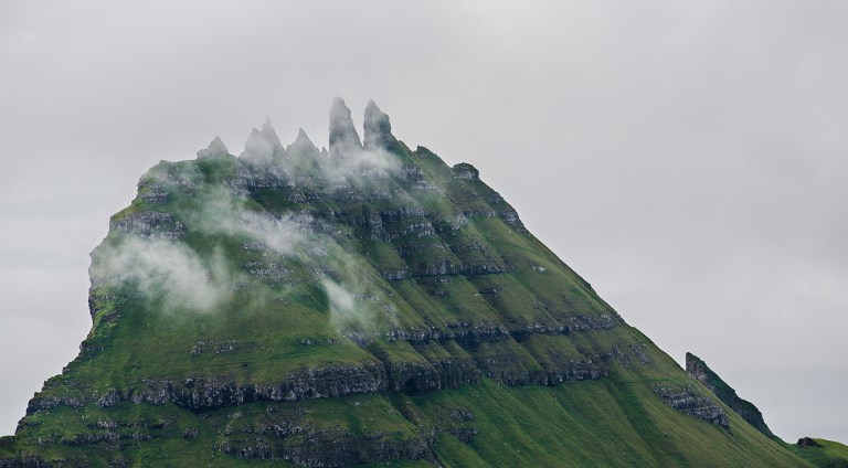 To gasadalur Tindhólmur