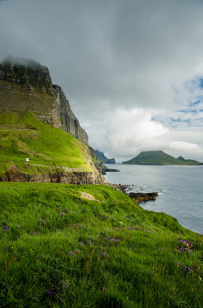 Gasadalur route mountain view 2-1a LR